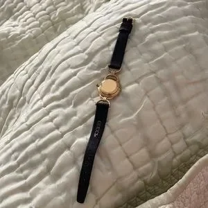 GUCCI 1994 watch worn 1 time in perfect condition with box, serial number Gucci | Accessories | Gucci 994 Watch Worn 1 Time In Perfect  main image 3